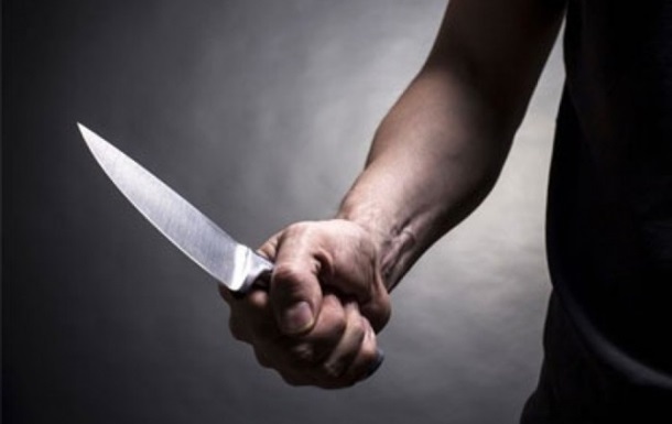У Львові чоловік під час конфлікту поранив ножем двох сусідів