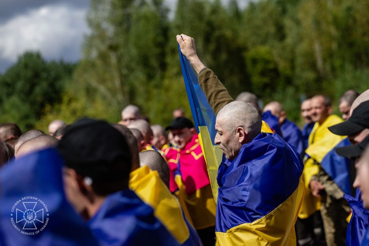 Під час сьогоднішнього обміну з полону повернулися ще двоє Захисників із Львівщини