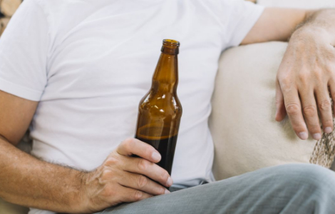5 ознак, котрі вкажуть на страждання організму від алкоголю