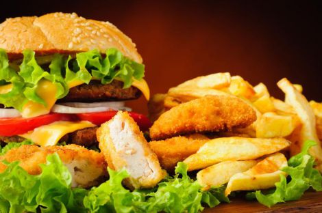 Які продукти варто виключити з раціону, щоб мати красиву шкіру