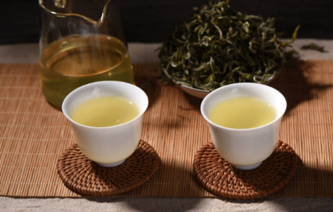 Чай на голодний шлунок може викликати нудоту і втрату апетиту