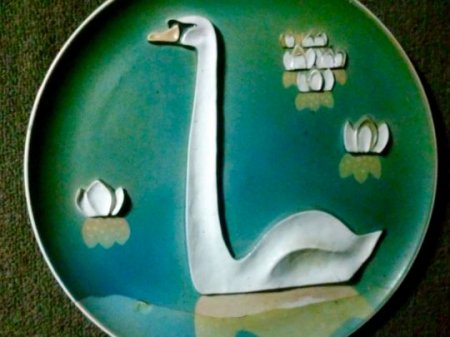 «Тарелі Віталія Колісника неначе налаштовують на медитацію», — колекціонерка Людмила Карпінська-Романюк