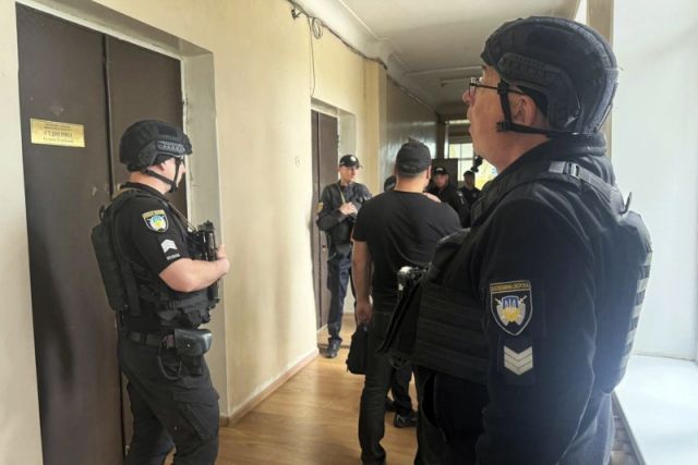 У приміщенні Світловодської міської ради сталася стрілянина: двоє постраждалих
