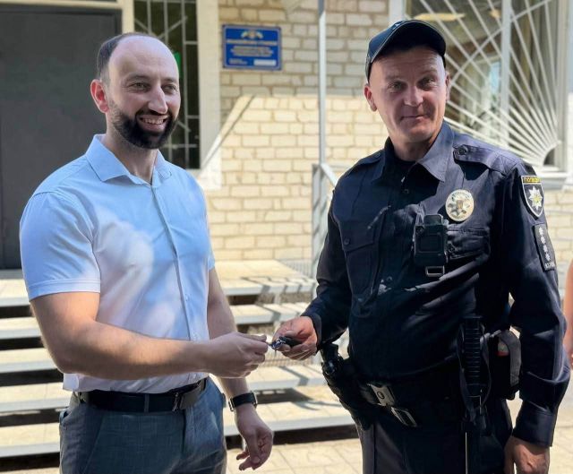 У Павлівці відкрили новий відділ поліції та передали два службових автомобілі