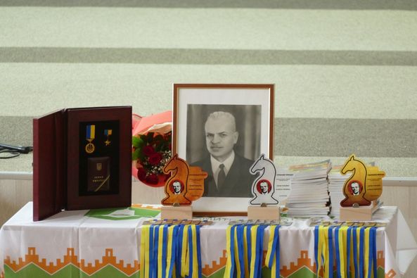 У Калуші стартував традиційний шаховий турнір пам’яті Героя України Олекси Гірника