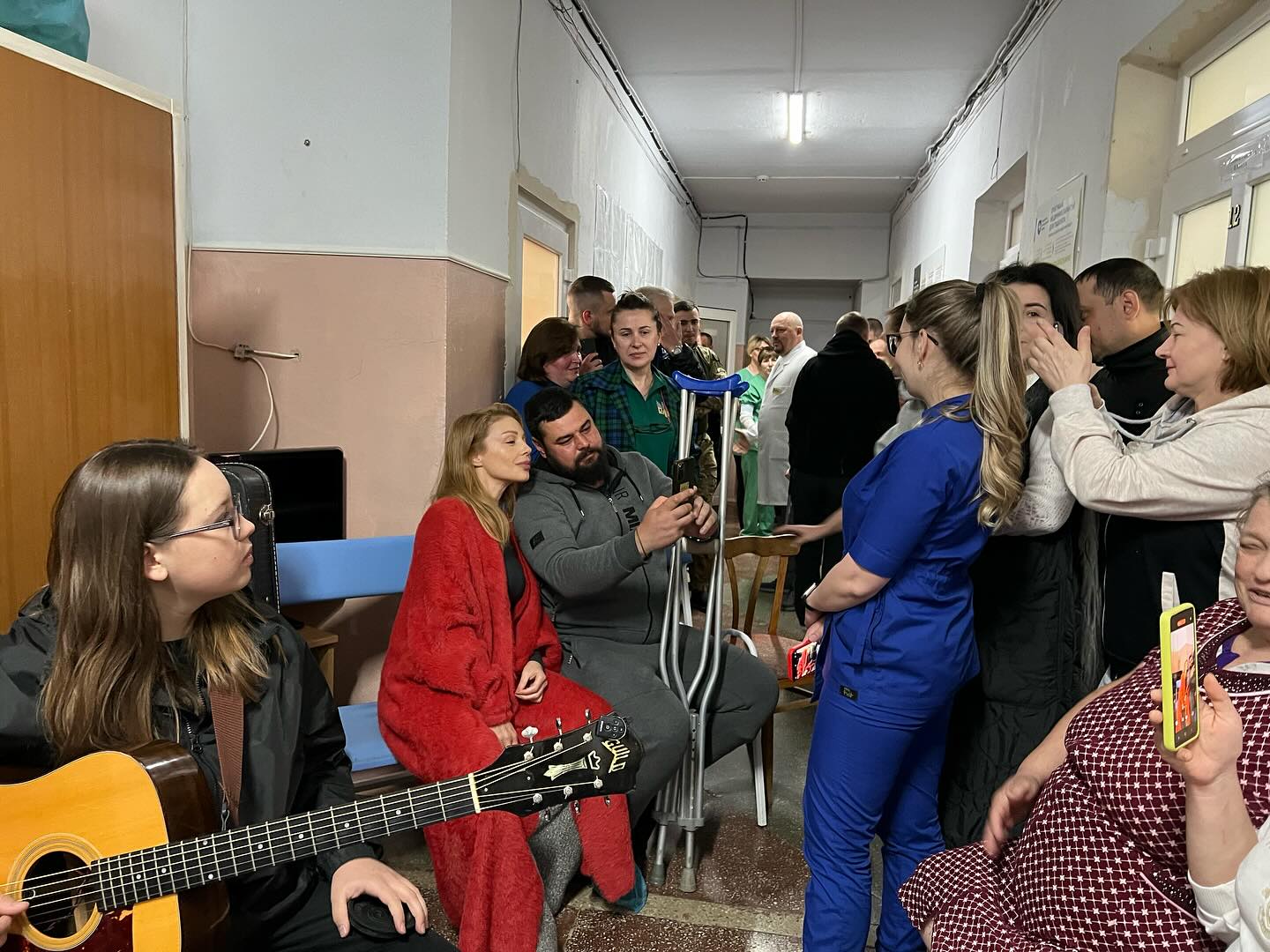 Співачка Тіна Кароль відвідала Івано-Франківський обласний госпіталь ветеранів війни