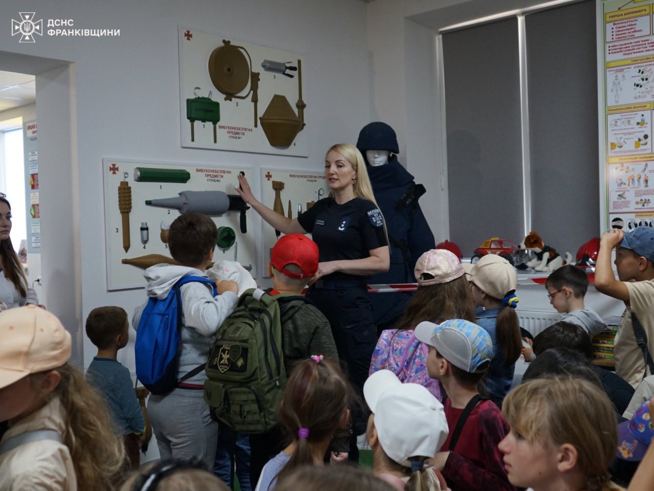 В Івано-Франківську рятувальники провели пізнавальну зустріч для дітей внутрішньо переміщених людей