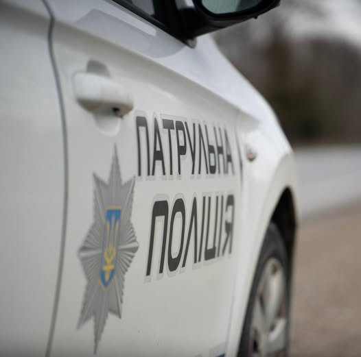 Прикарпатські патрульні виявили водія транспортного засобу з, імовірно, підробленими документами