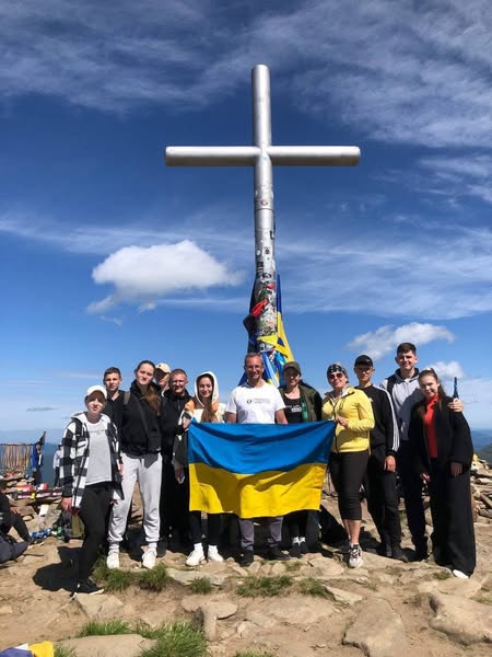 Парафія з Тустані підкорила найвищу вершину України