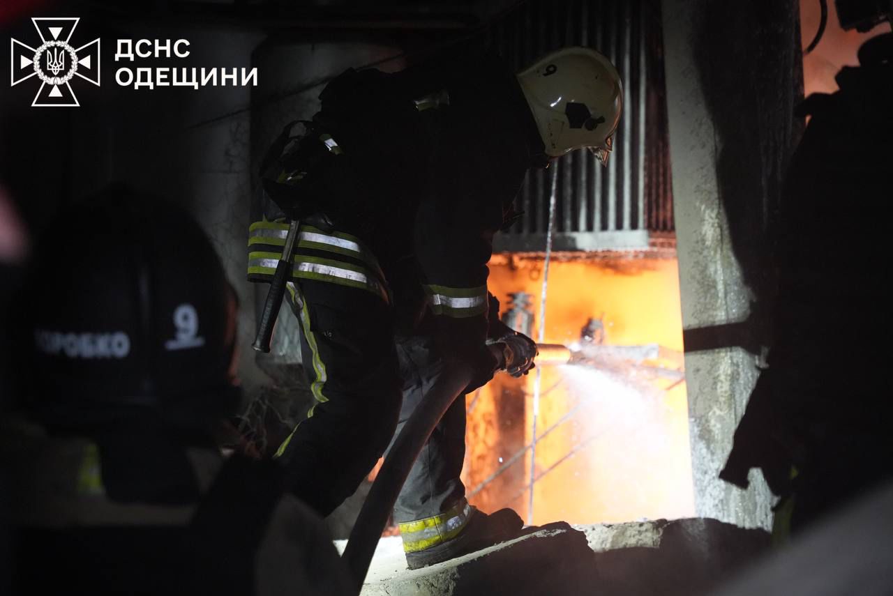 ₚосія масовано атакувала #Одесу ударними безпілотниками: пошкоджена енергетична та цивільна інфраструктура