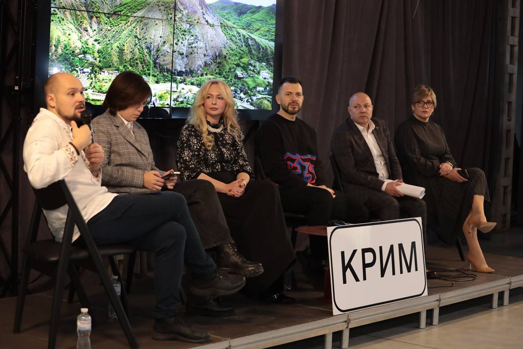 На Франківщині обговорили реінтеграцію Криму через спільну ідентичність