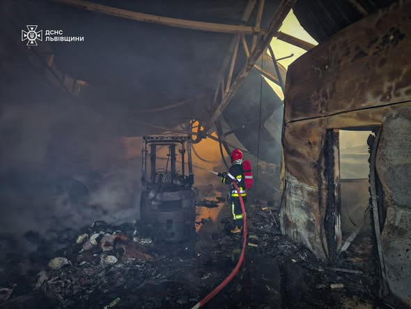 Львівщина: внаслідок комбінованого російського удару пошкоджені об’єкти інфраструктури, виникли кілька осередків пожеж