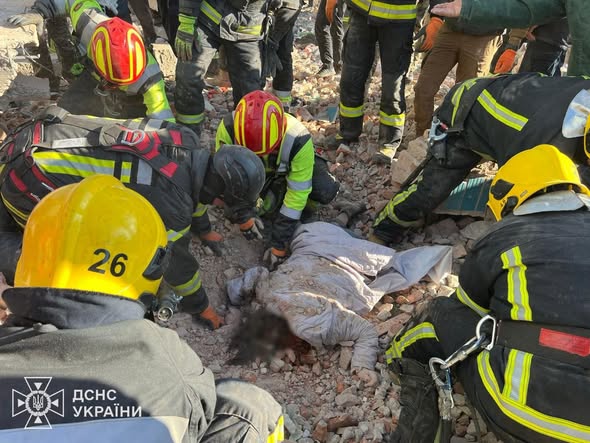 У Тернополі кількість загиблих зростає: відомо про 19 людей внаслідок масованого комбінованого російського удару по місту