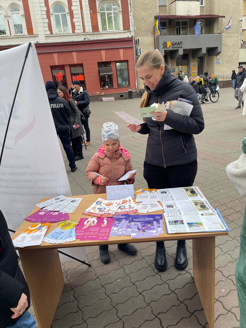 В Івано-Франківську відбулася вулична акція в рамках кампанії «16 днів проти насильства»