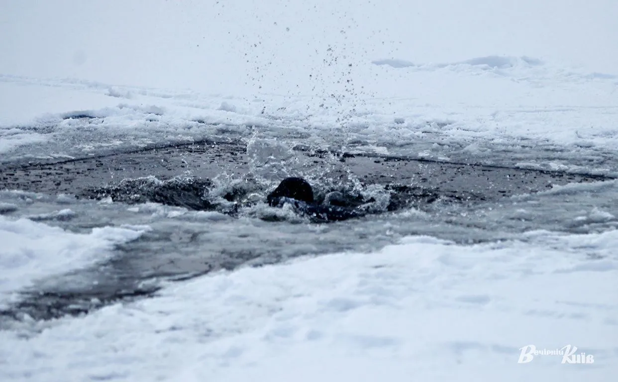 На Прикарпатті з річки витягли тіло жінки: поліція встановлює причини смерті