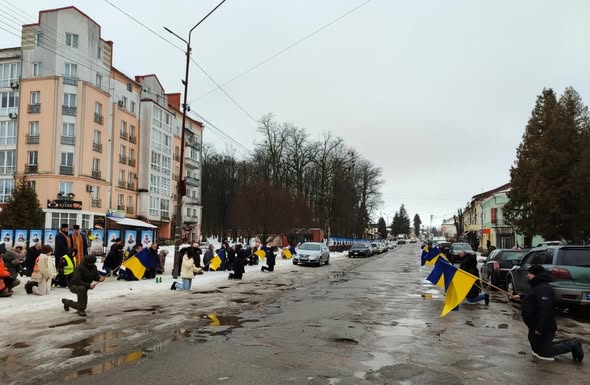 У Тлумачі на колінах зустріли загиблого захисника Андрія (Володимира) Гордого
