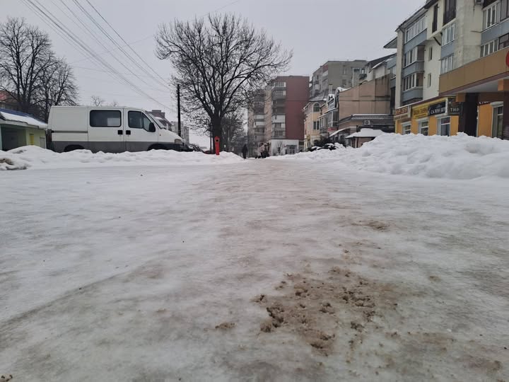 На автошляхах і тротуарах Калуша знову надзвичайно складна ситуація