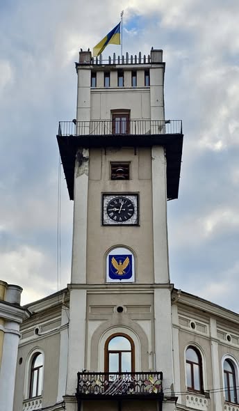 Герб Коломиї повернувся на Ратушу