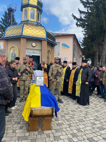Городенківська громада віддала шану Захисникові-Василю Шадному