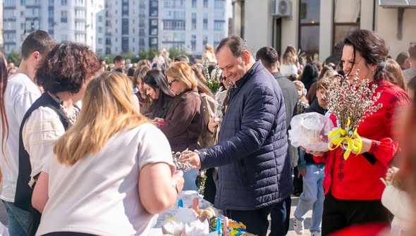 У Крихівцях відбувся благодійний ярмарок на підтримку ЗСУ