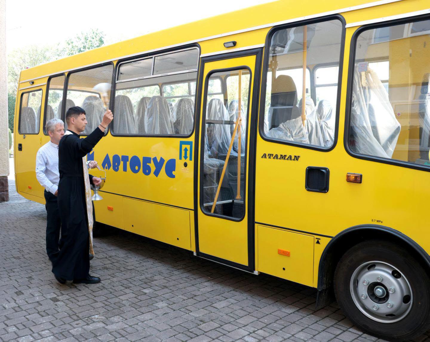 Тисменицька громада отримала новий шкільний автобус для підвезення учнів