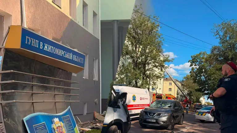 Ворог вдарив по будівлі поліції в Житомирі: є жертви й щонайменше 20 поранених