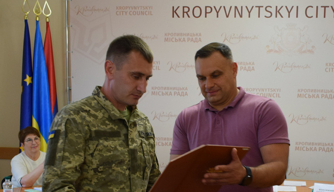 До Дня Конституції України у Кропивницькій міській раді вручили відзнаки (ФОТО)