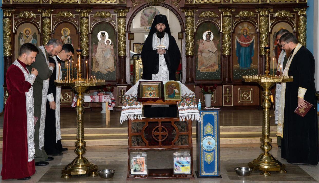 Молебень за українських захисників відбувся у Кропивницькому до Дня Героїв (ФОТО)