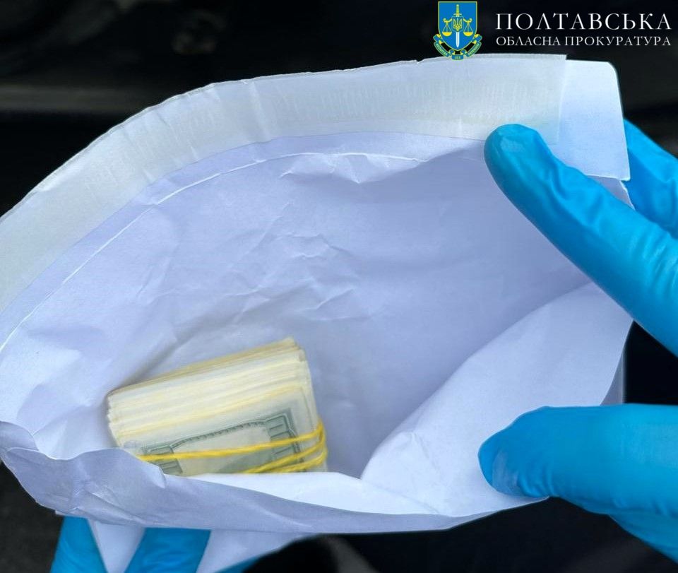 Посадовця Подільської райради Полтави затримали на хабарі