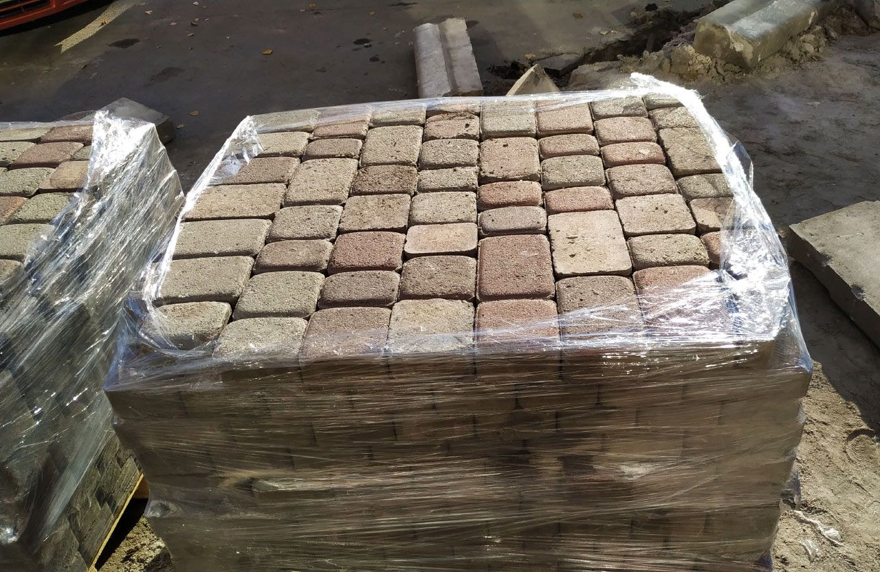 На складах Полтави — значно менше плитки, ніж демонтували