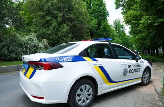 У Полтаві чоловік порізав колеса п’яти автомобілів: поліція затримала підозрюваного