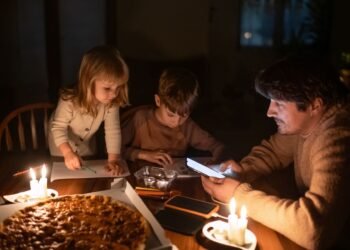 Отключения по всем областям: в “Укрэнерго” определялись с графиками на 11 января