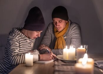 Свет будут отключать по всей Украине: в “Укрэнерго” определились с графиками на 12 января