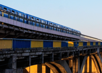 Один із мостів Києва перекриють на два дні: адреса та причина