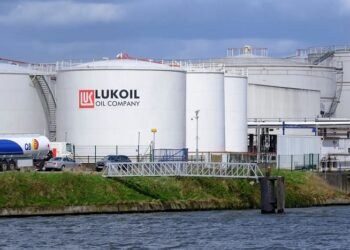 Американская Chevron заинтересовалась активами «Лукойла». В США условием продажи активов называют полный разрыв отношений с российской компанией.