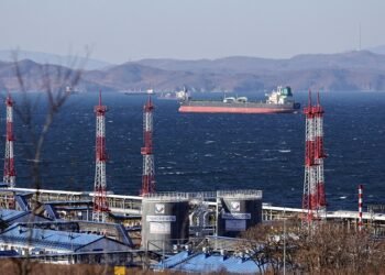 Санкции США уже сокращают доходы Кремля. Трамп готов нанести новый удар.