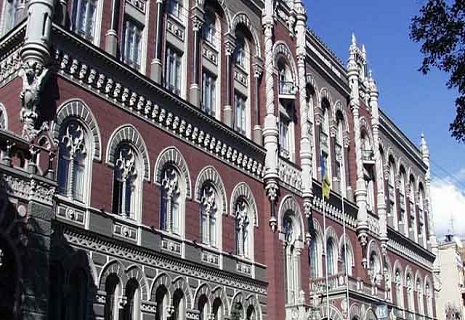 За скільки сьогодні торгується долар, євро та злотий