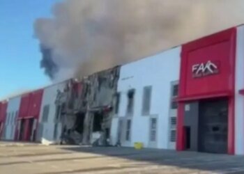 Россия уничтожила новое отделение «Укрпочты» во Львове, сгорели 900 посылок. ВИДЕО