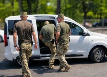 Сначала сам сбежал из части, потом организовал сеть уклонистов: на Житомирщине будут судить администратора Viber-группы
