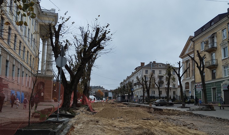 У Тернополі заборонили омолоджувальну обрізку дерев
