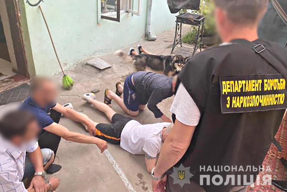 На Буковині затримали групу наркоторговців з 11 чоловік