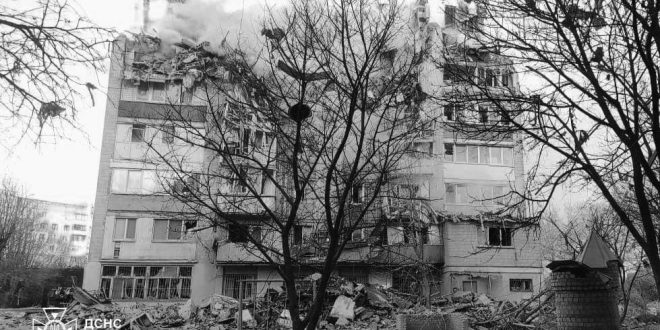 У Тернополі внаслідок ворожого обстрілу загинули 16 людей, ще 64 отримали поранення