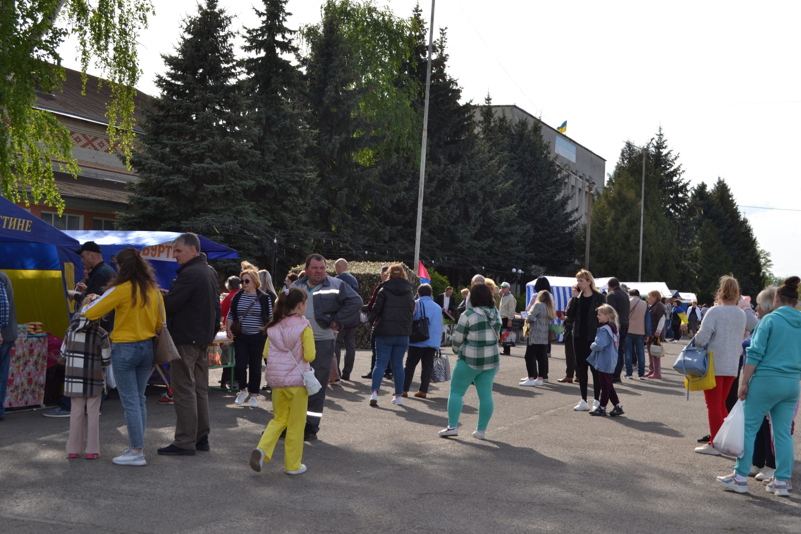 У Шполі відбувся благодійний ярмарок на підтримку ЗСУ: зібрали понад 180 тис. грн (ФОТО)