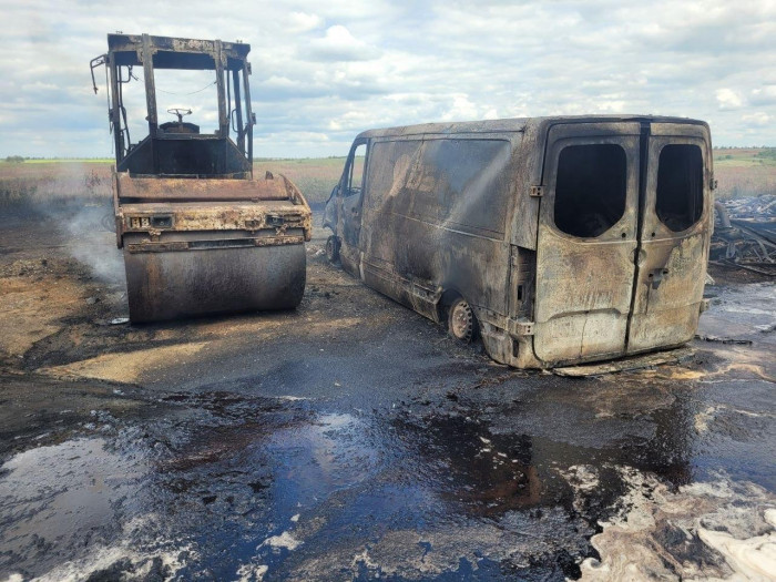 Російський дрон влучив у місце проведення дорожніх робіт та знищив 10 одиниць техніки (фото)