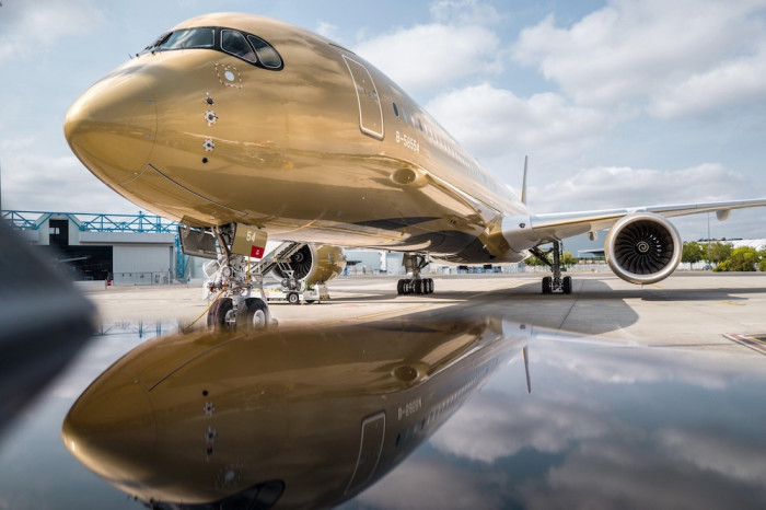 Тайванська авіакомпанія отримала літак Airbus A350-1000 в незвичній золотій лівреї (фото)