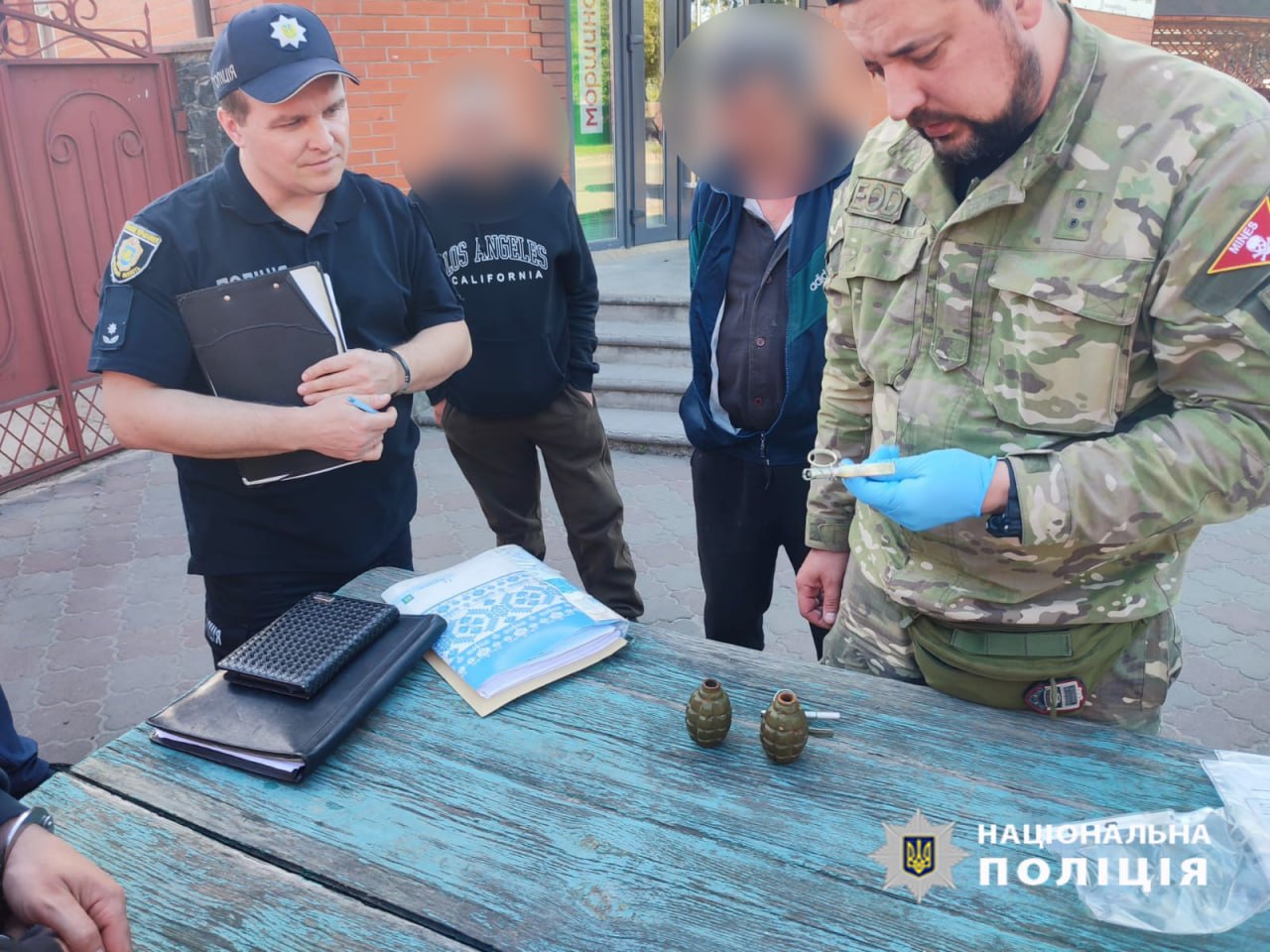 На Черкащині двоє чоловіків зберігали гранати та саморобну зброю (ФОТО)
