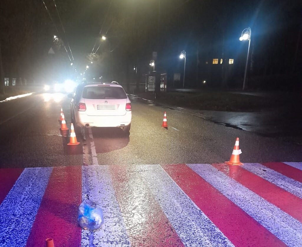 У Черкасах «Volkswagen Golf» наїхав на жінку (ФОТО)