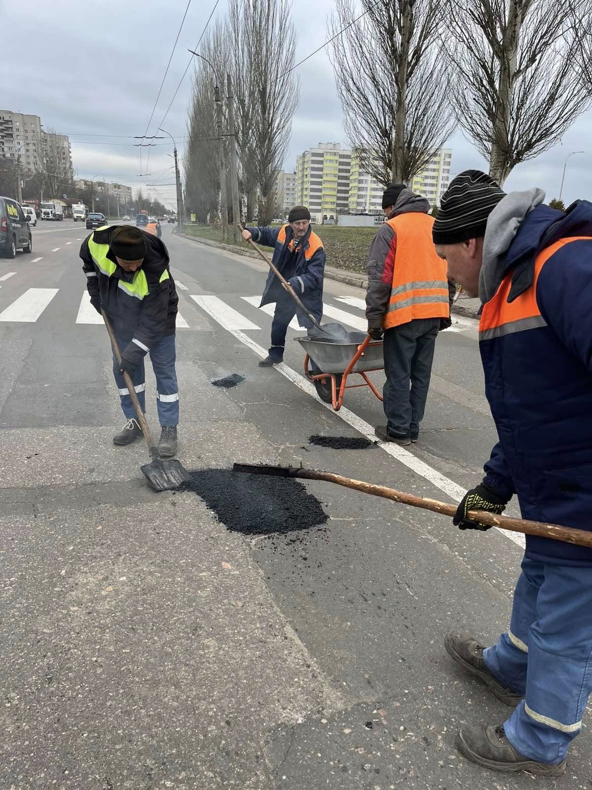 У Черкасах зробили ямковий ремонт на чотирьох вулицях