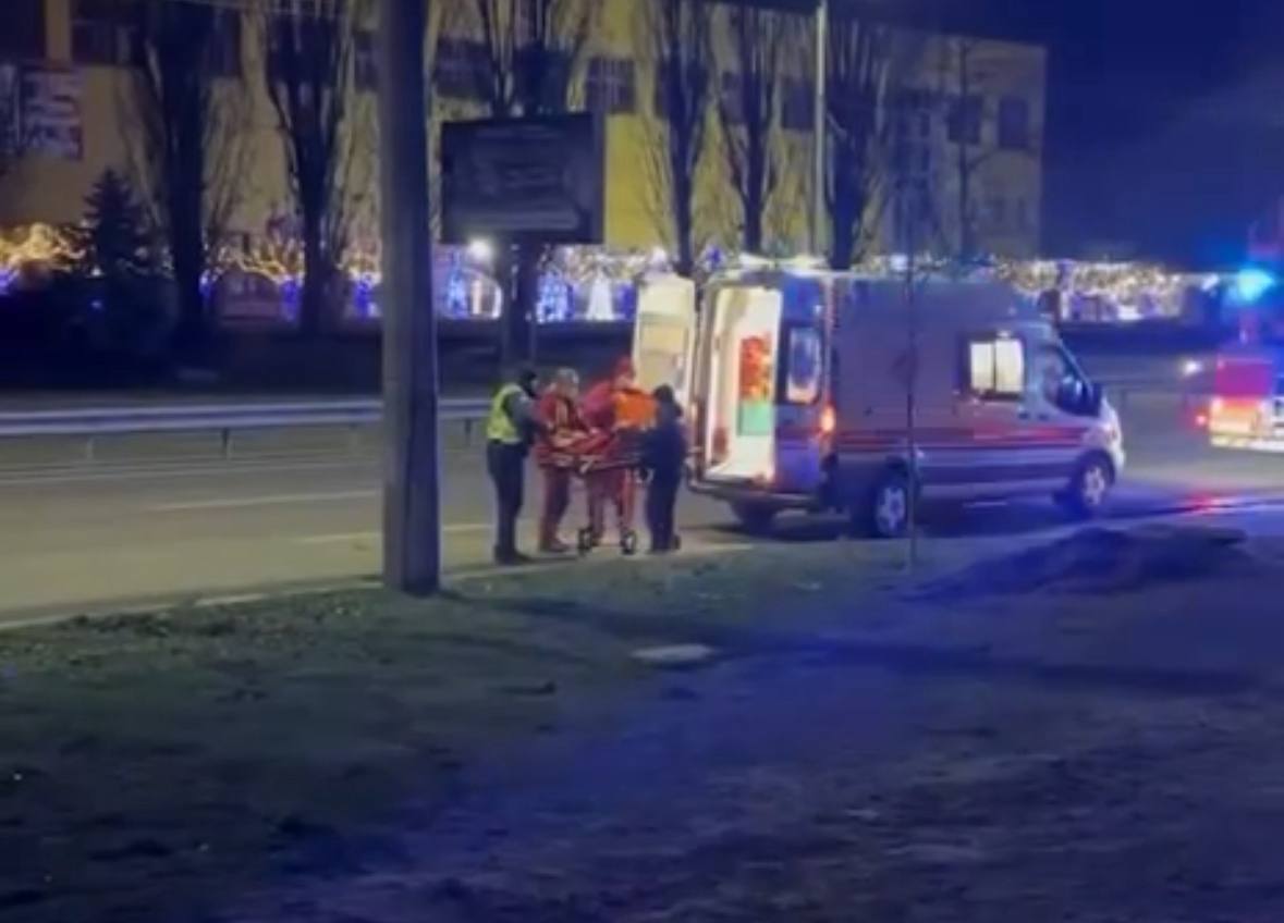 У Черкасах горить квартира. Із пожежі дістали двох дітей (ВІДЕО)