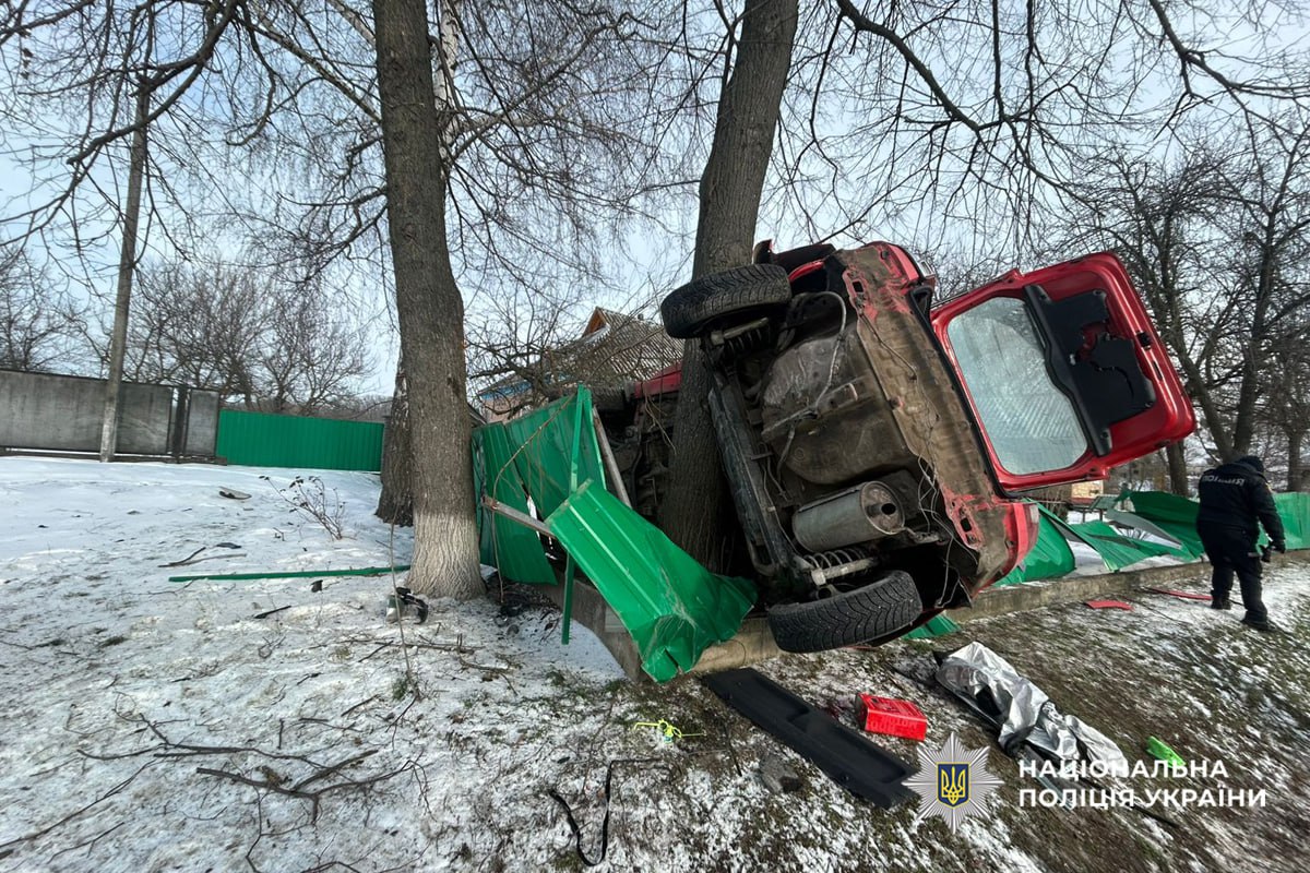 На Черкащині у ДТП загинула жінка, двоє дітей госпіталізовані (ФОТО)
